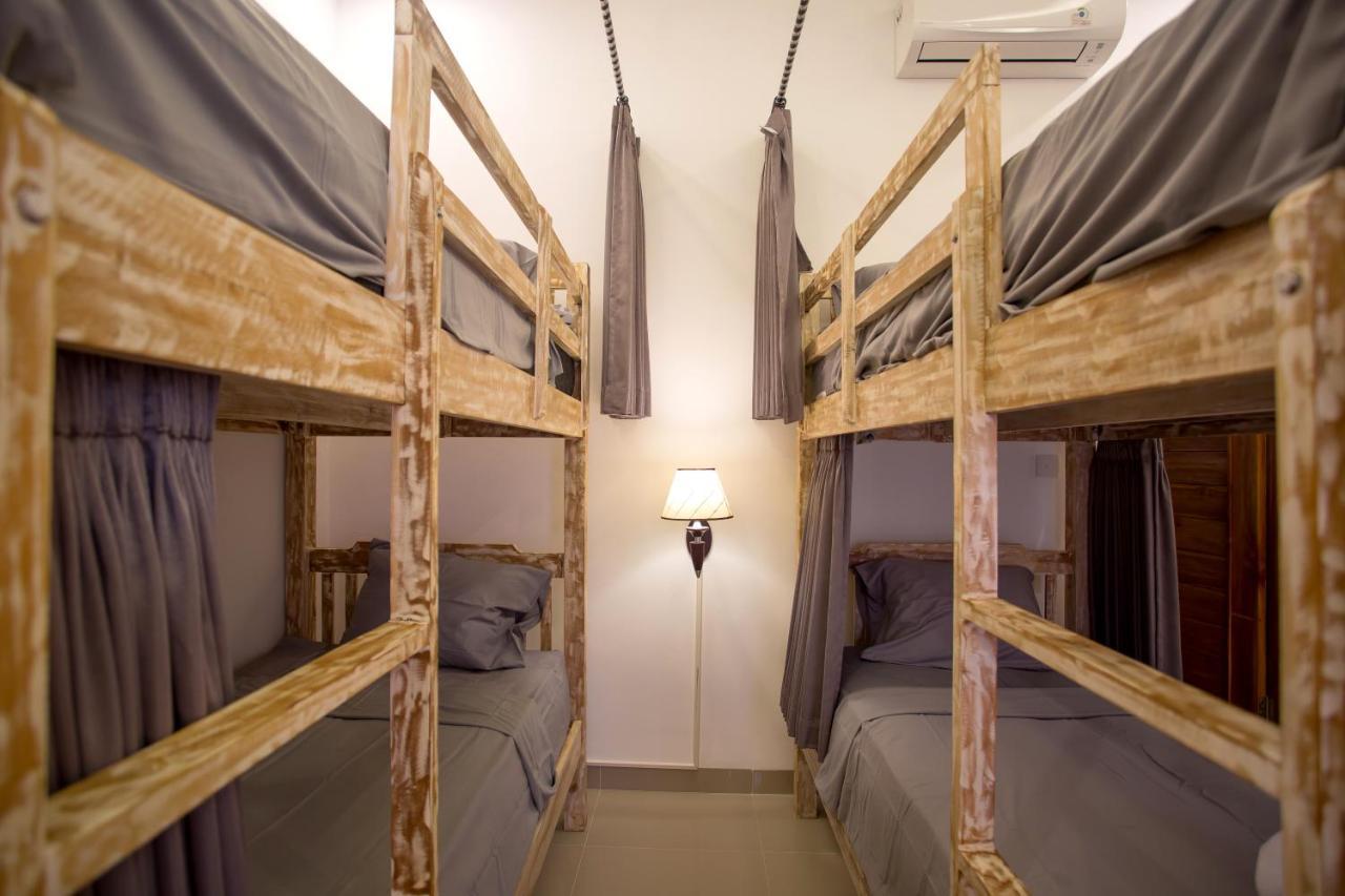 Seven Angels Villa And Hostel Toyapakeh Екстериор снимка