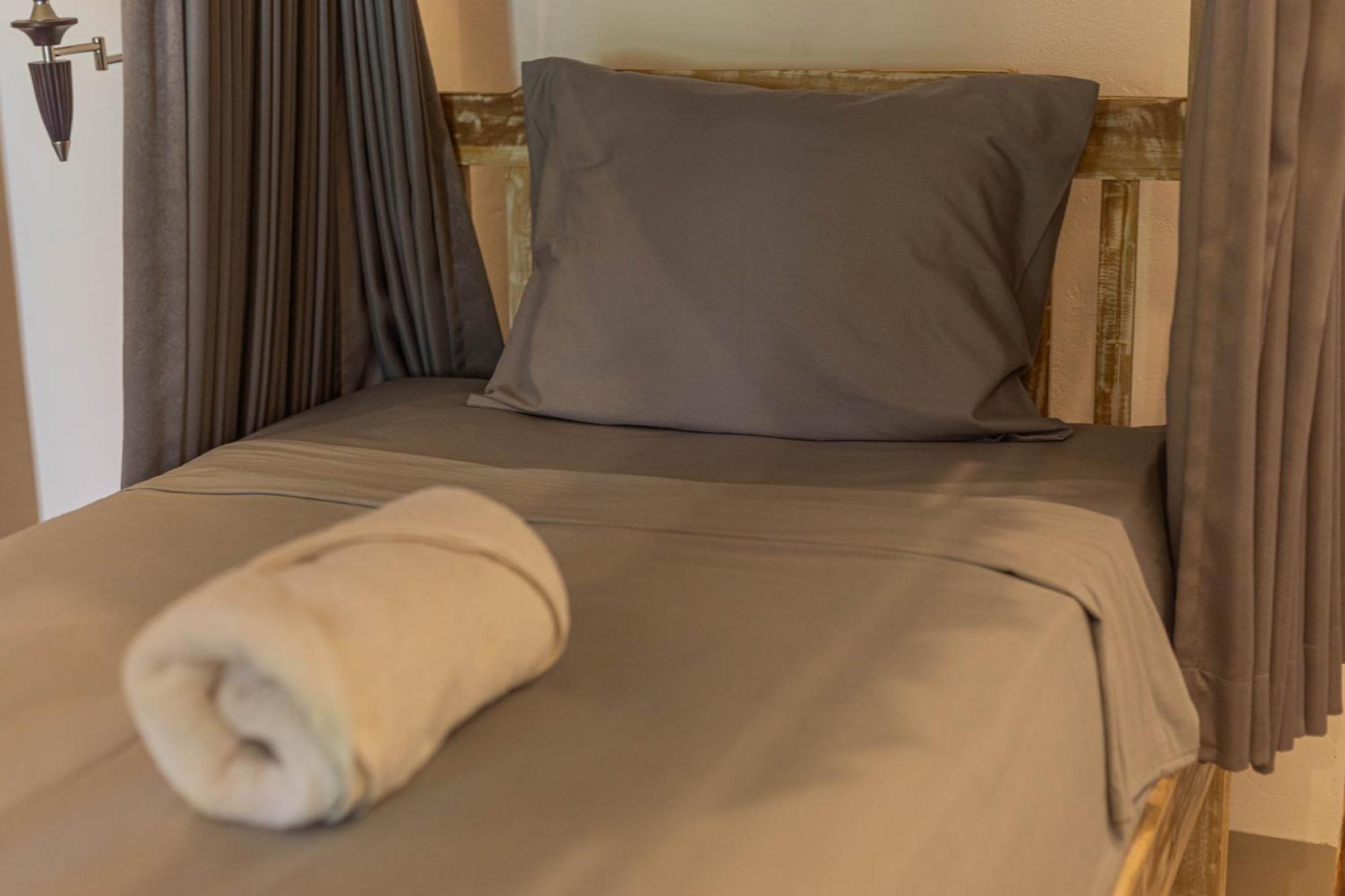 Seven Angels Villa And Hostel Toyapakeh Екстериор снимка