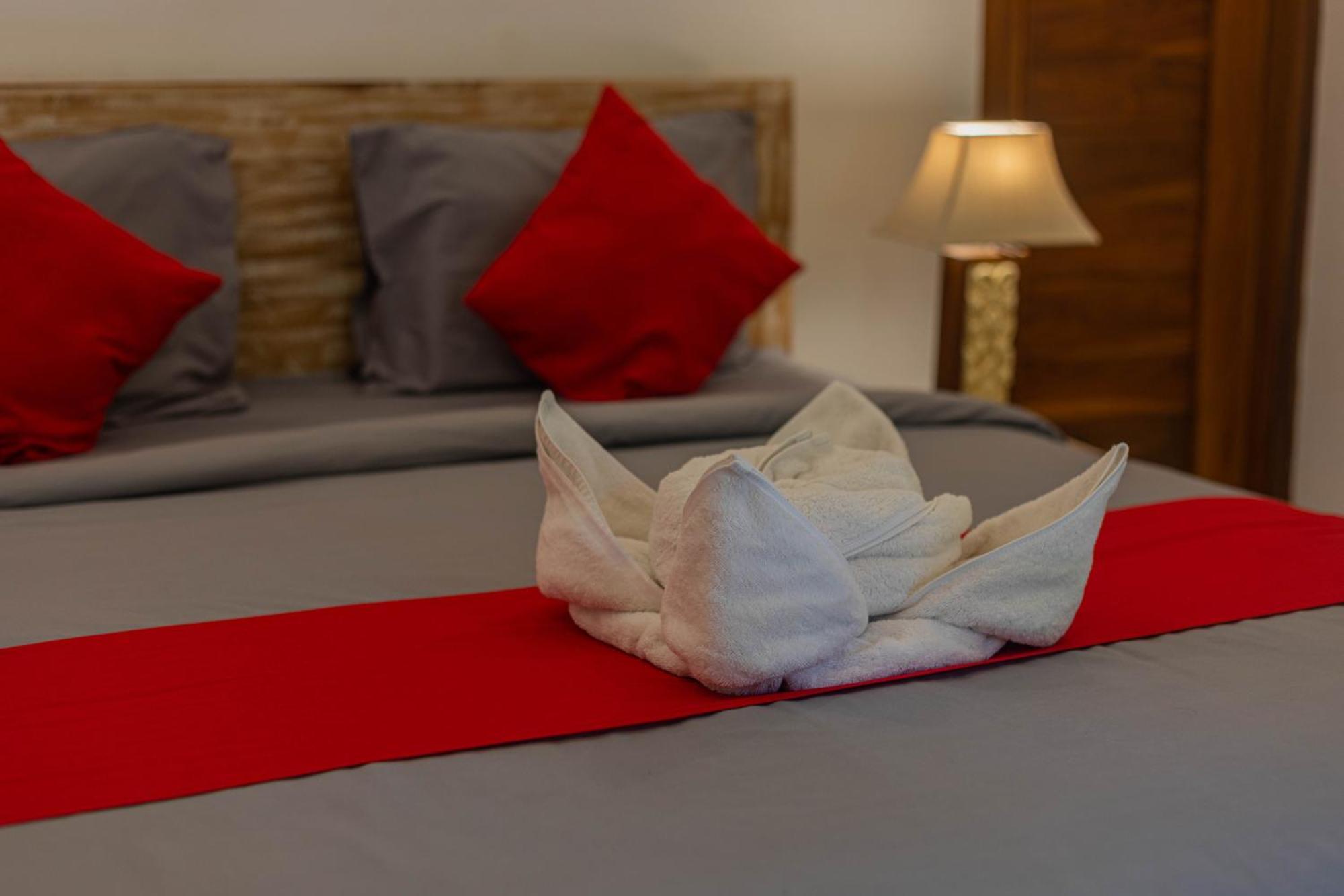 Seven Angels Villa And Hostel Toyapakeh Екстериор снимка