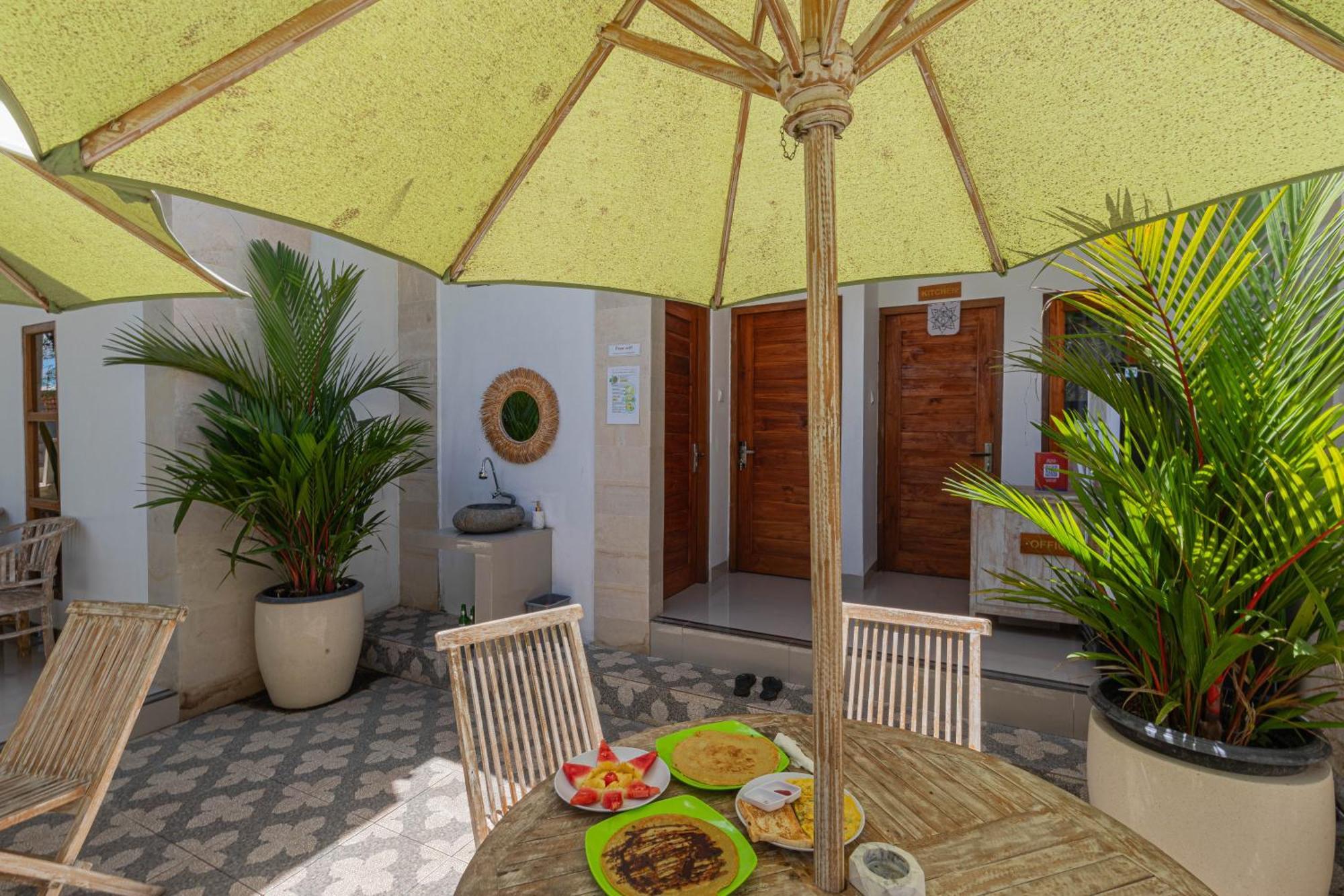 Seven Angels Villa And Hostel Toyapakeh Екстериор снимка