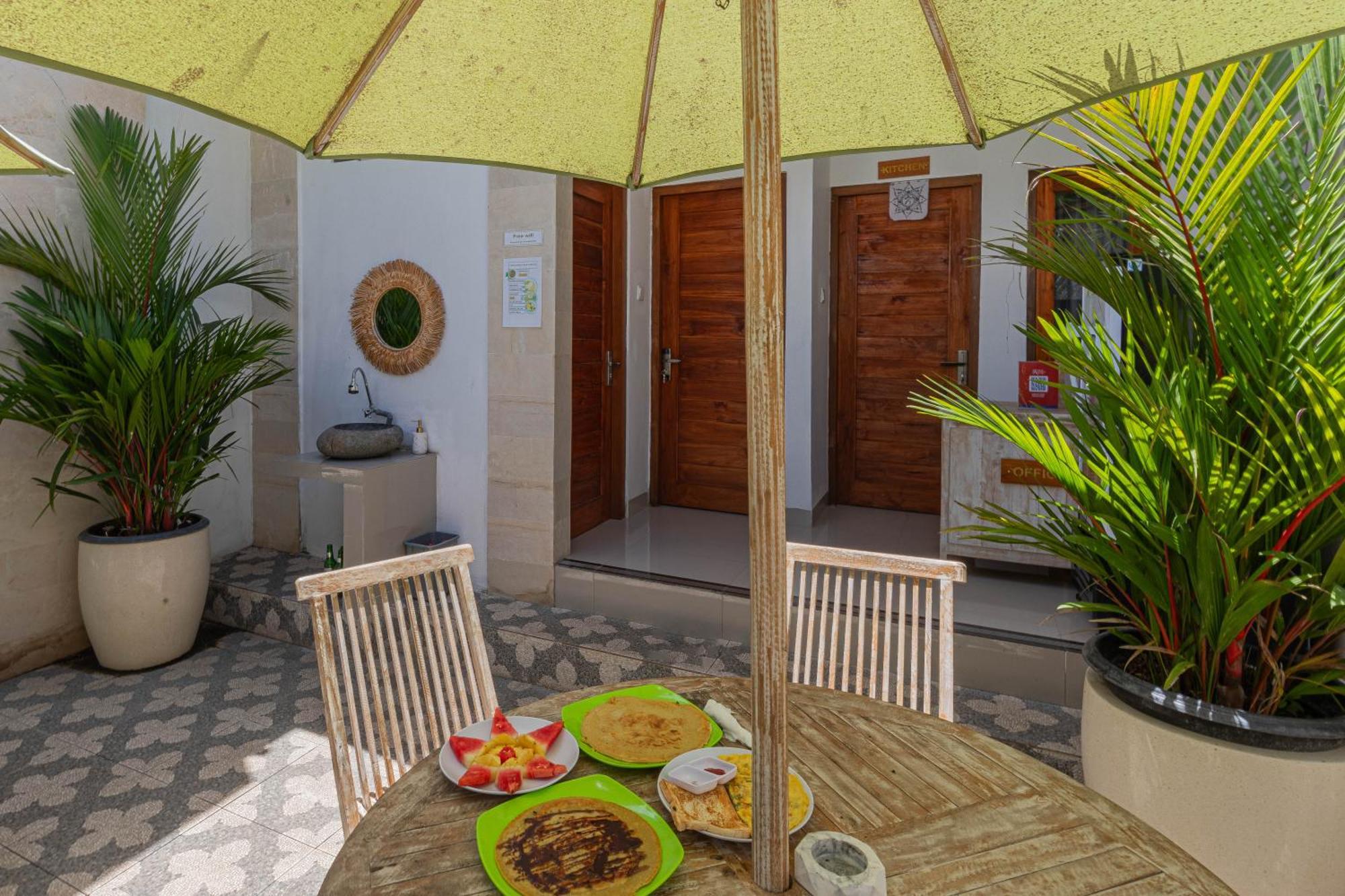 Seven Angels Villa And Hostel Toyapakeh Екстериор снимка