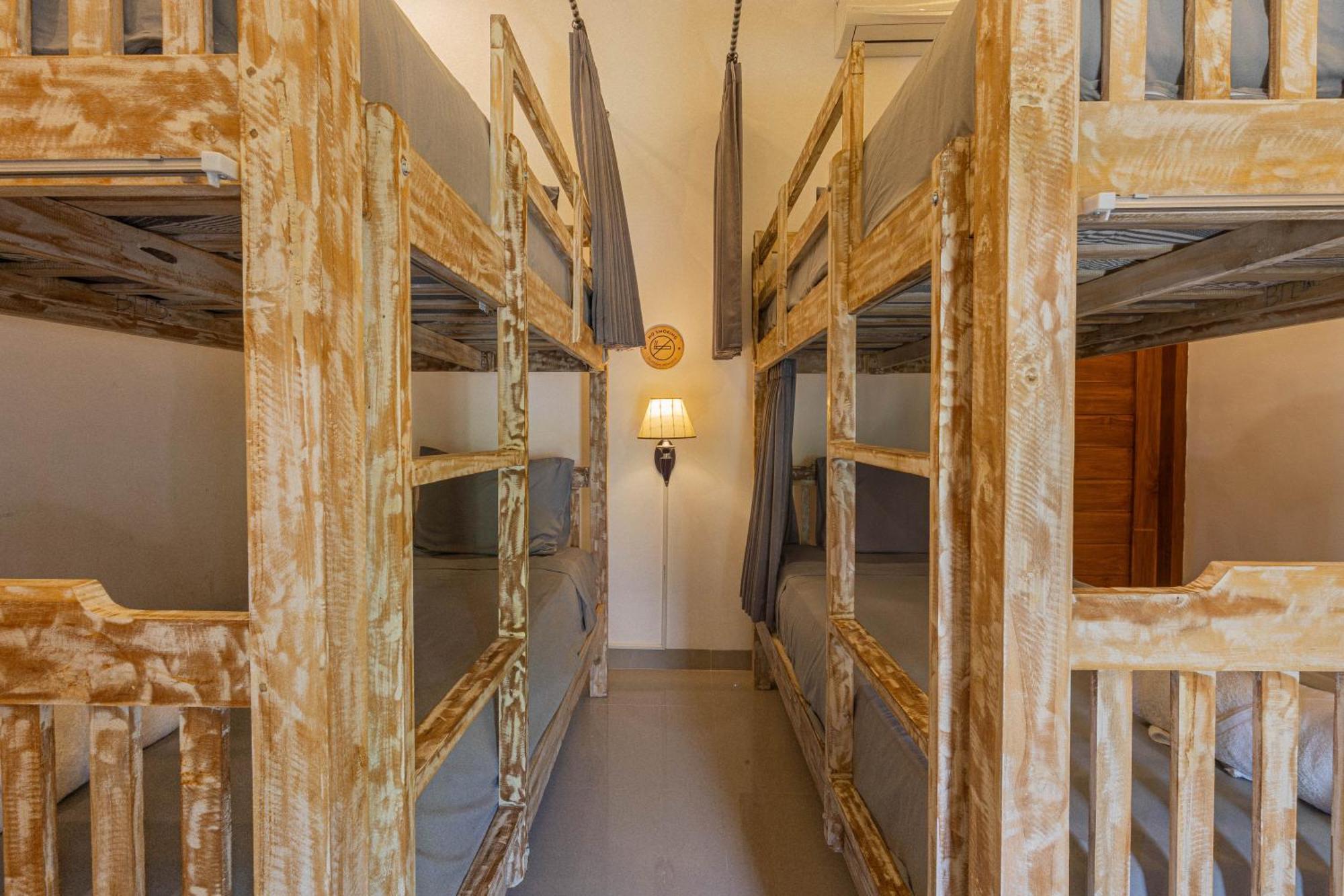 Seven Angels Villa And Hostel Toyapakeh Екстериор снимка